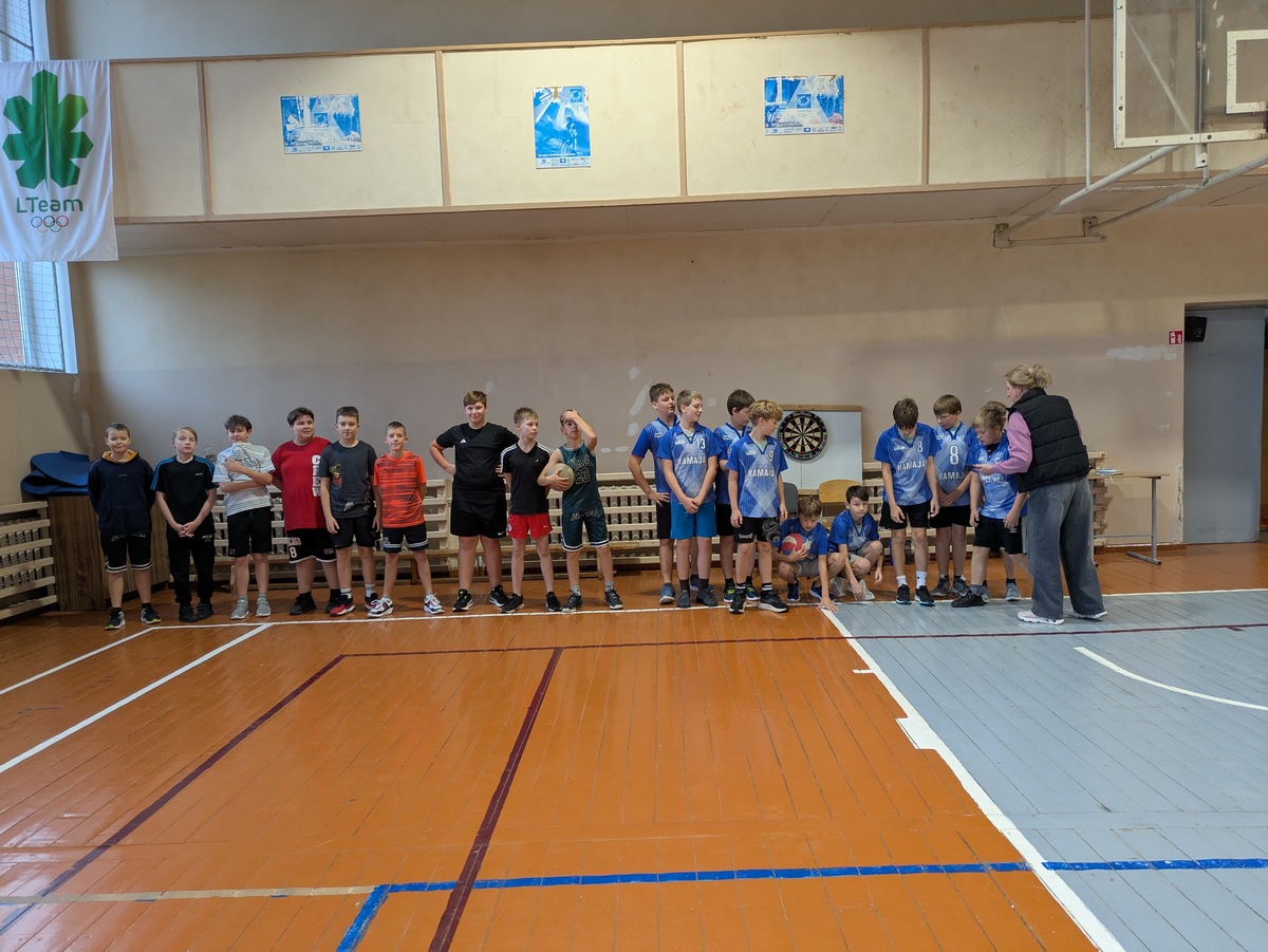 PXL 20251015 060930940-s