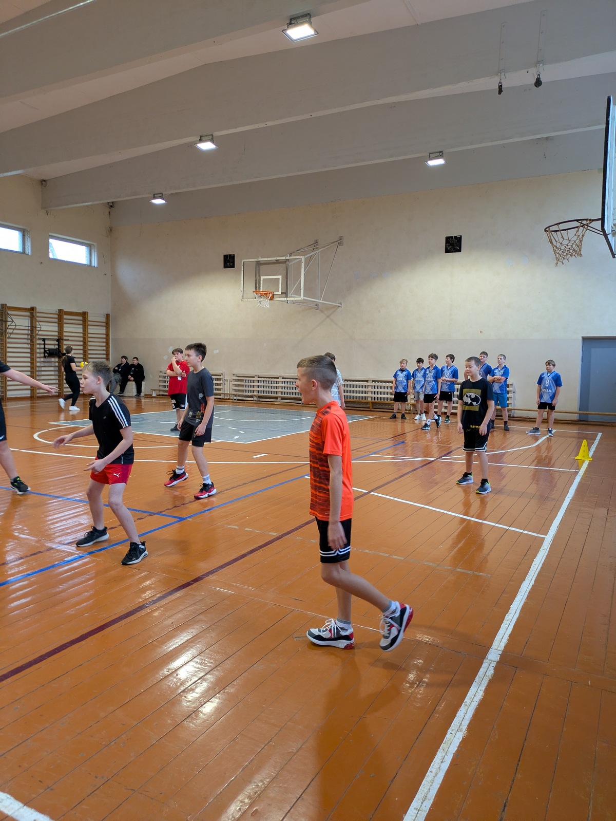 PXL 20251015 061742390-s