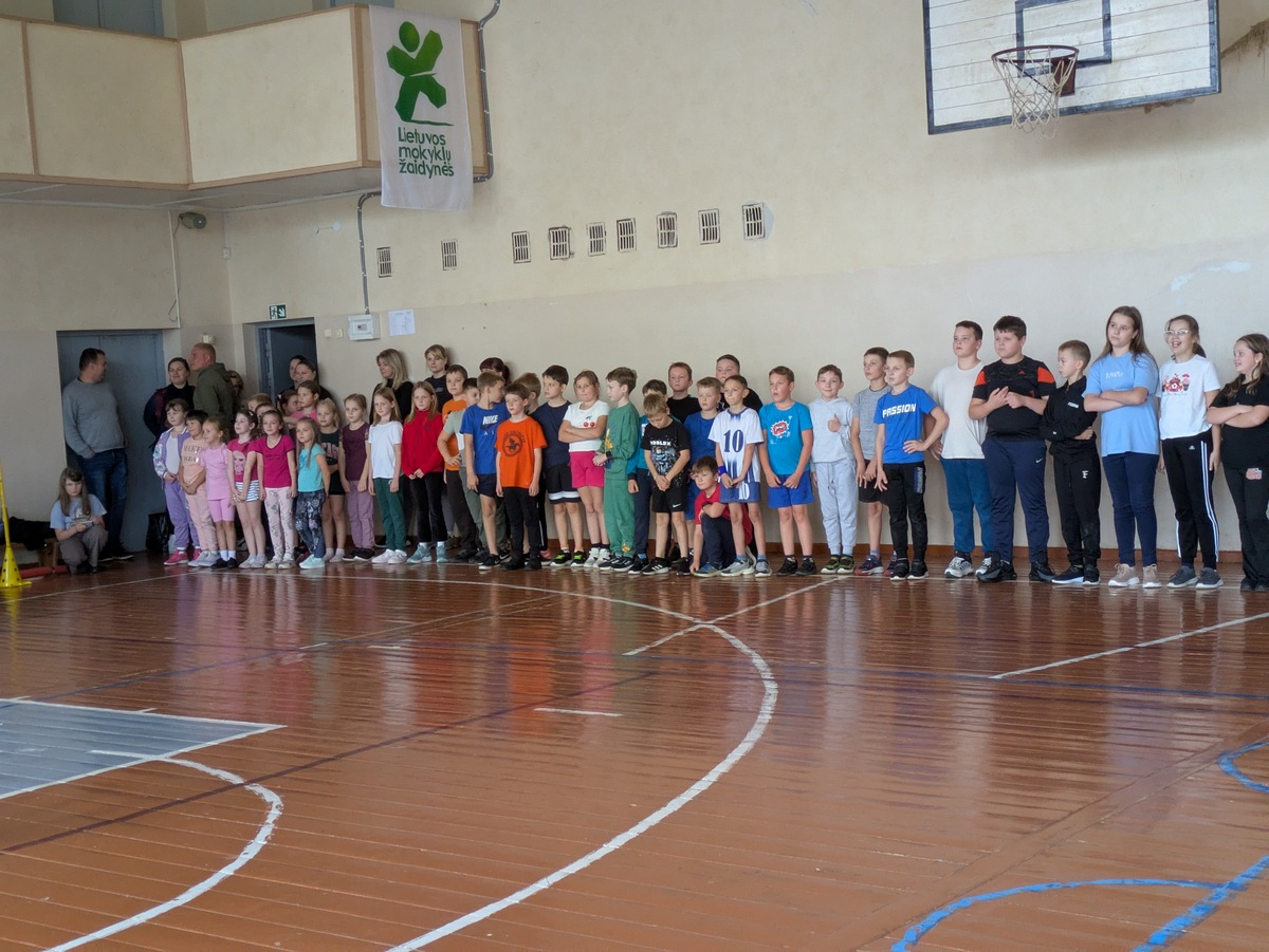 PXL 20251016 090645481-s