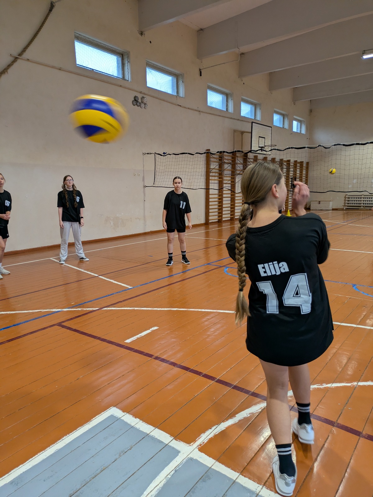 PXL 20251015 060646693-s