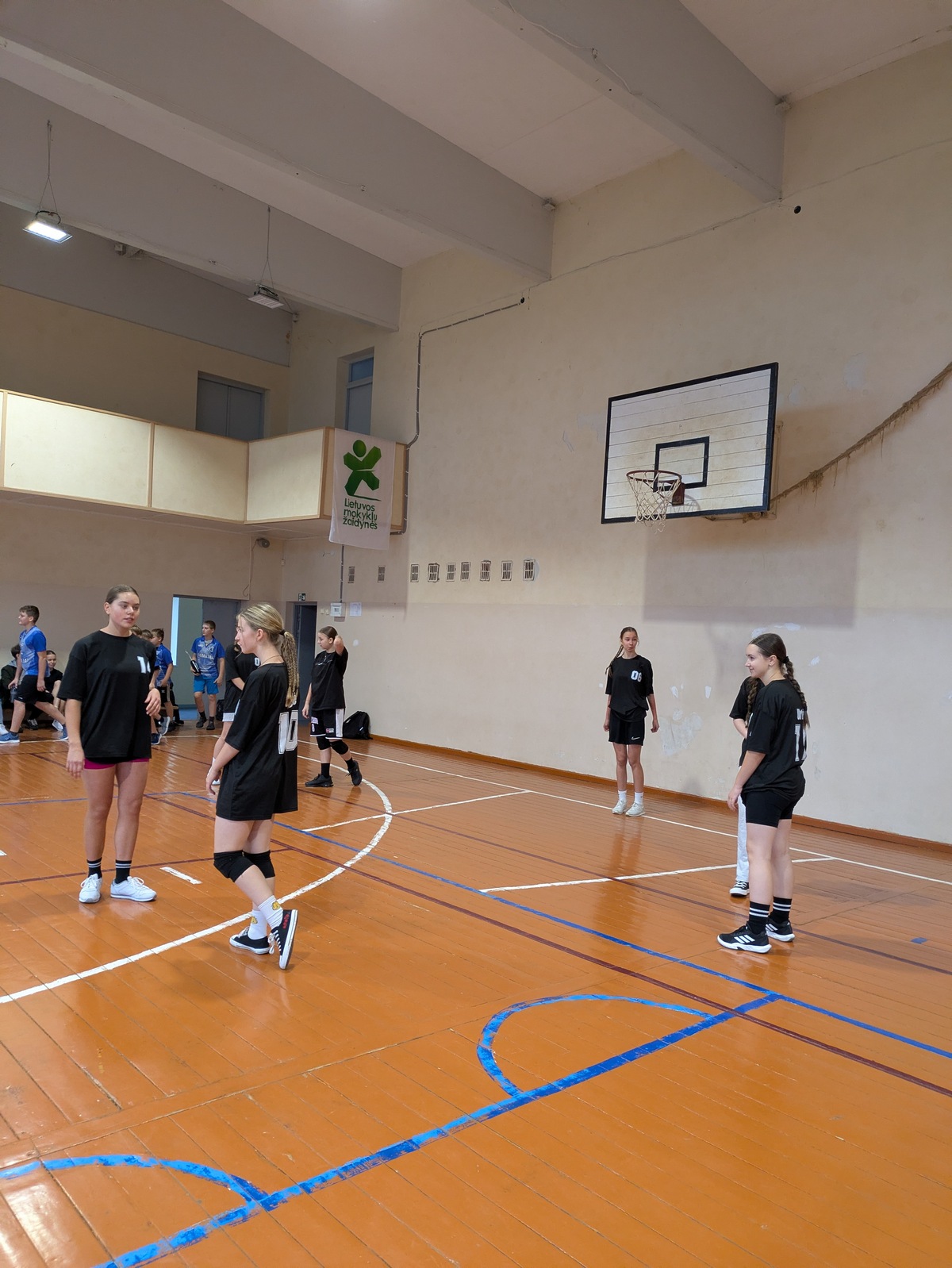 PXL 20251015 060742418-s